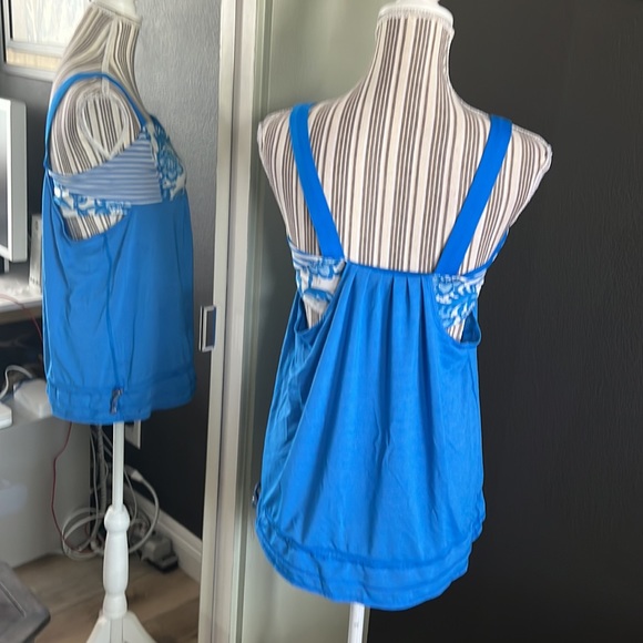 🔥1 hour sale. Lululemon, blue sports tank, built in bra, size 10 - Picture 8 of 8